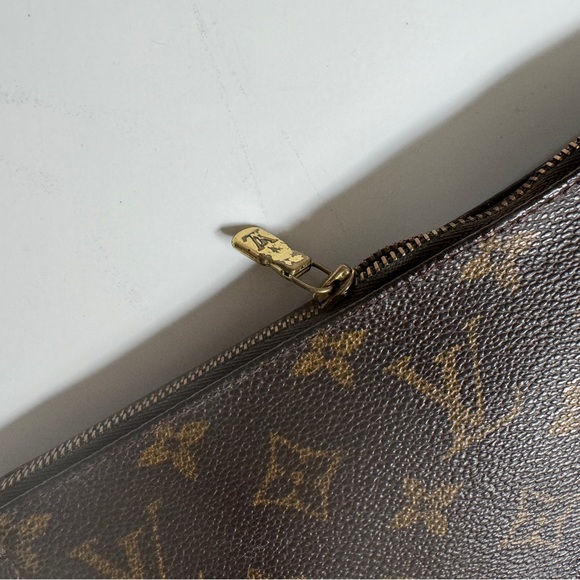 Louis Vuitton Monogram Clutch Pouch - Picture 4 of 9